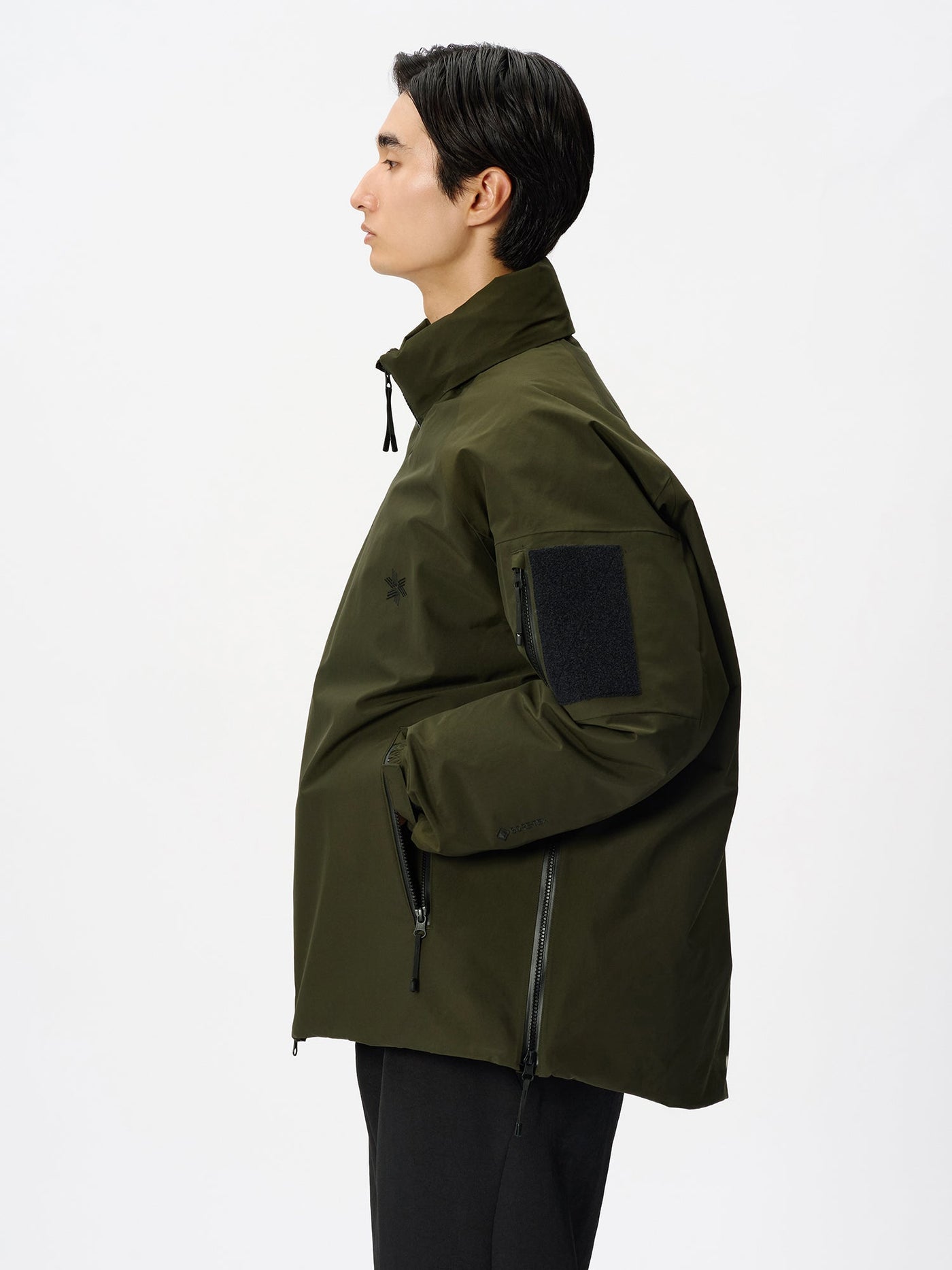 Model: Height 186cm / 6'1" | Wearing: KHAKI / 3