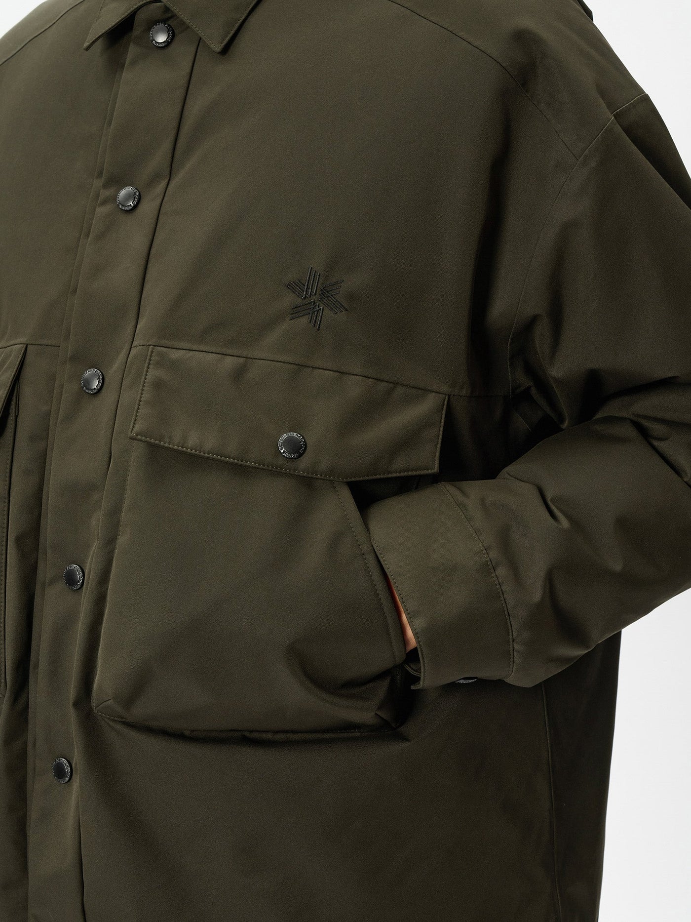 Model: Height 186cm / 6'1" | Wearing: KHAKI / 3