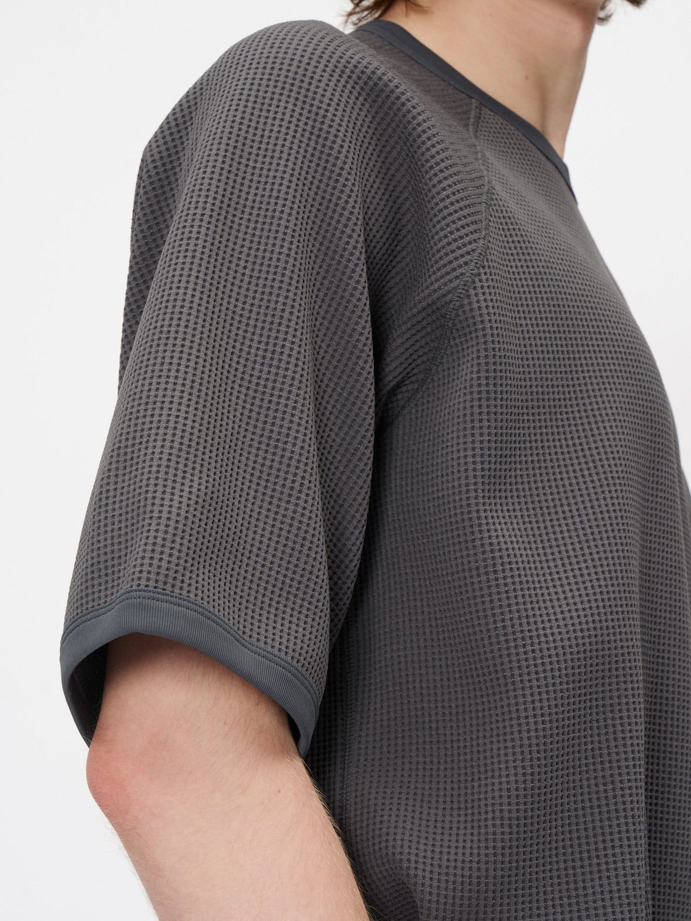 Model: Height 185cm / 6'0" | Wearing: CLOUD GRAY / 3