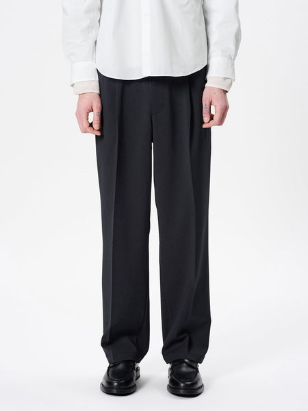 One Tuck Straight Pants