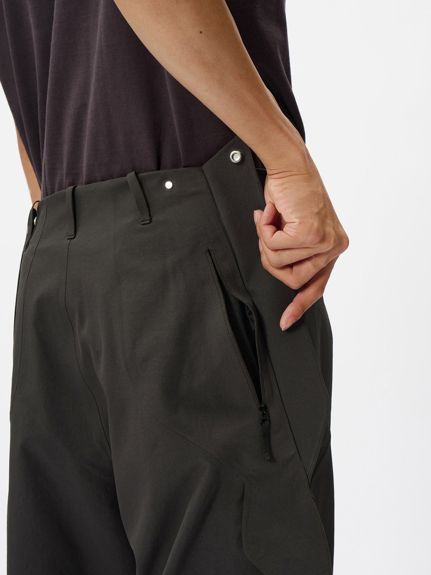 Model: Height 186cm / 6'1" | Wearing: AFTER DARK / 3