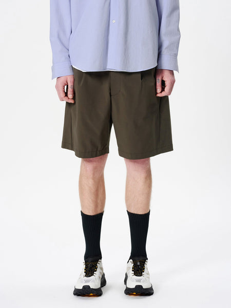 One Tuck Light Stretch Shorts