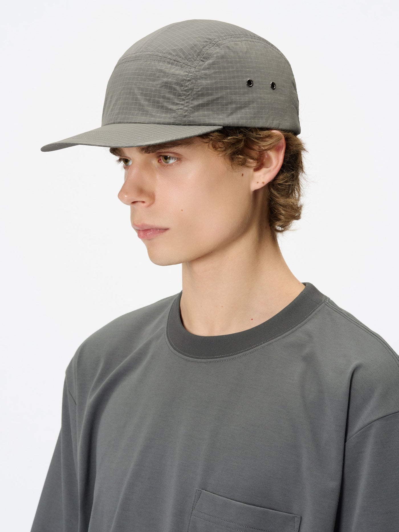 Model: Height 185cm / 6'0" | Wearing: MOON MIST / F