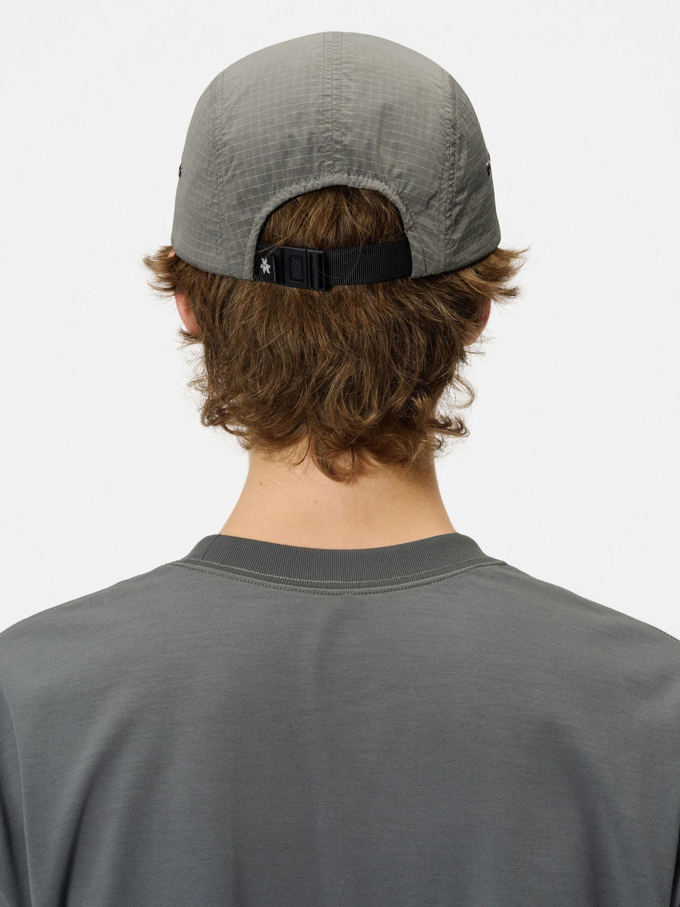 Model: Height 185cm / 6'0" | Wearing: MOON MIST / F