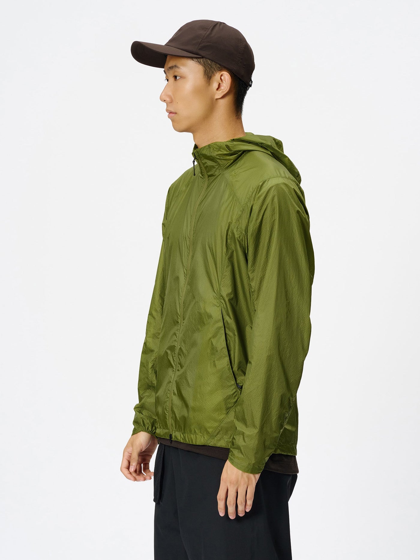 Model: Height 183cm / 6'0" | Wearing: IVY GREEN / 3
