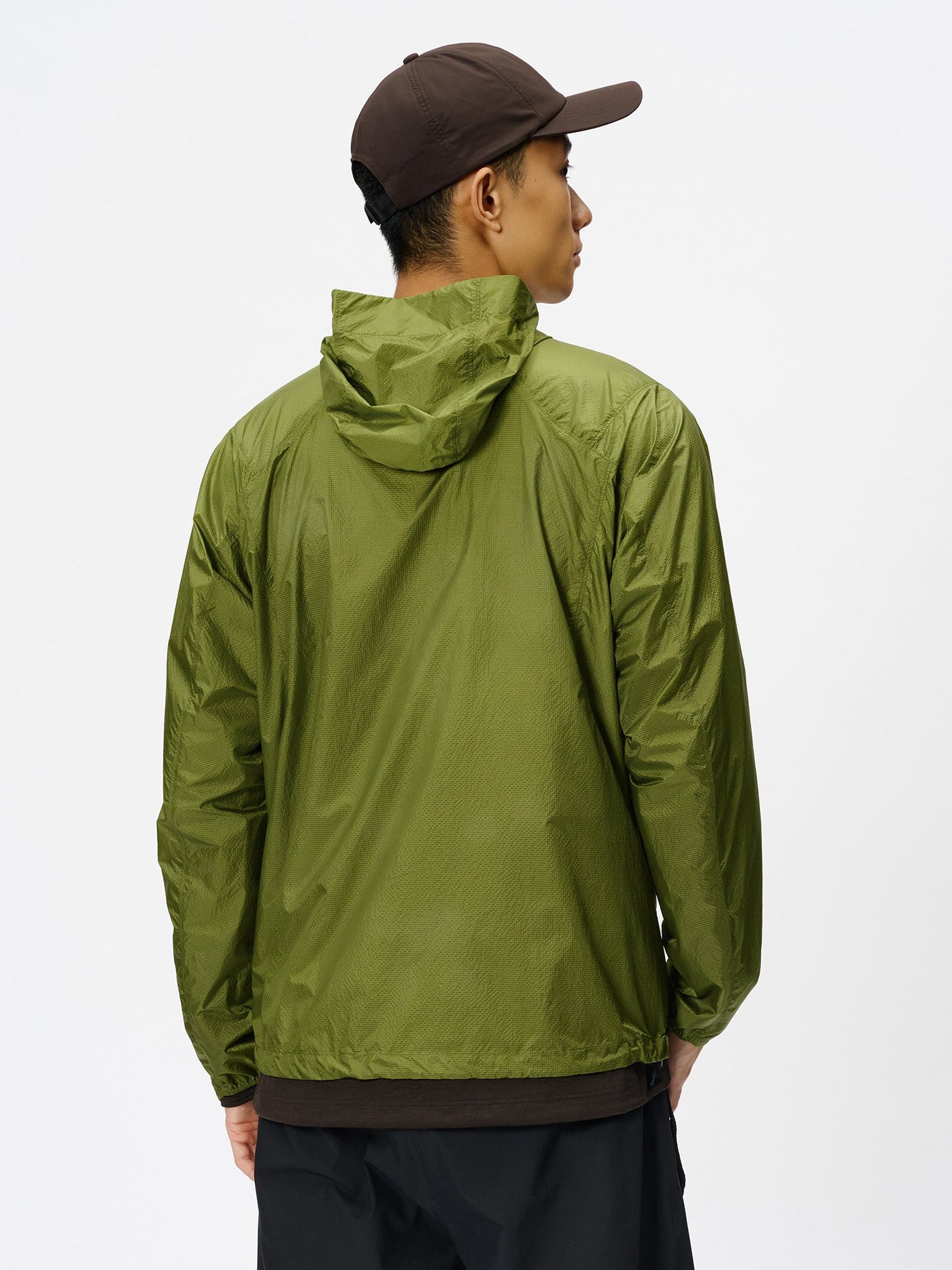 Model: Height 183cm / 6'0" | Wearing: IVY GREEN / 3