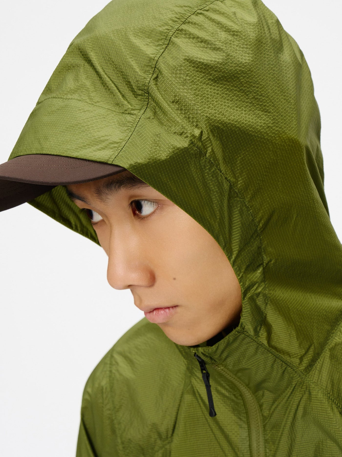 Model: Height 183cm / 6'0" | Wearing: IVY GREEN / 3