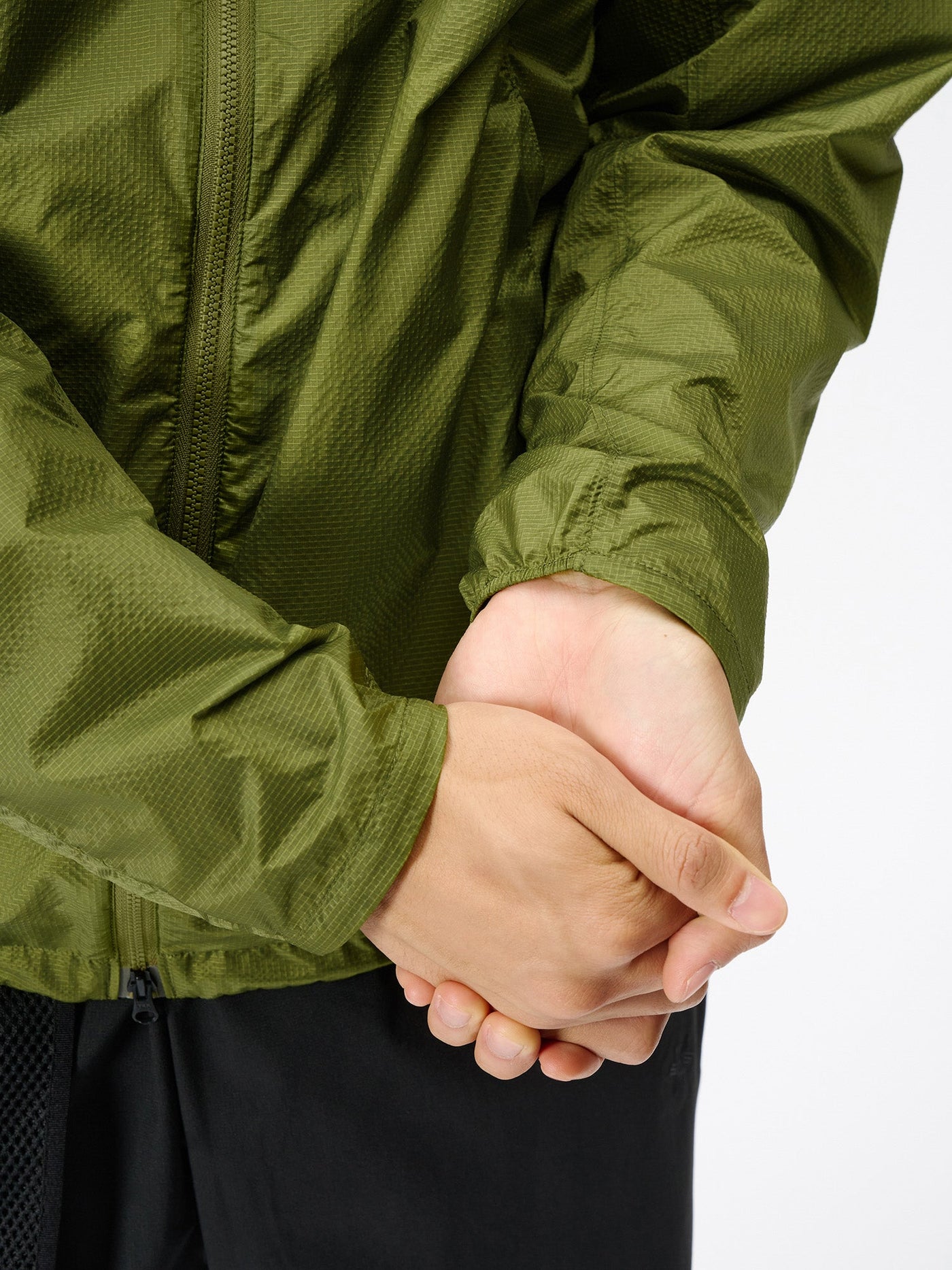 Model: Height 183cm / 6'0" | Wearing: IVY GREEN / 3