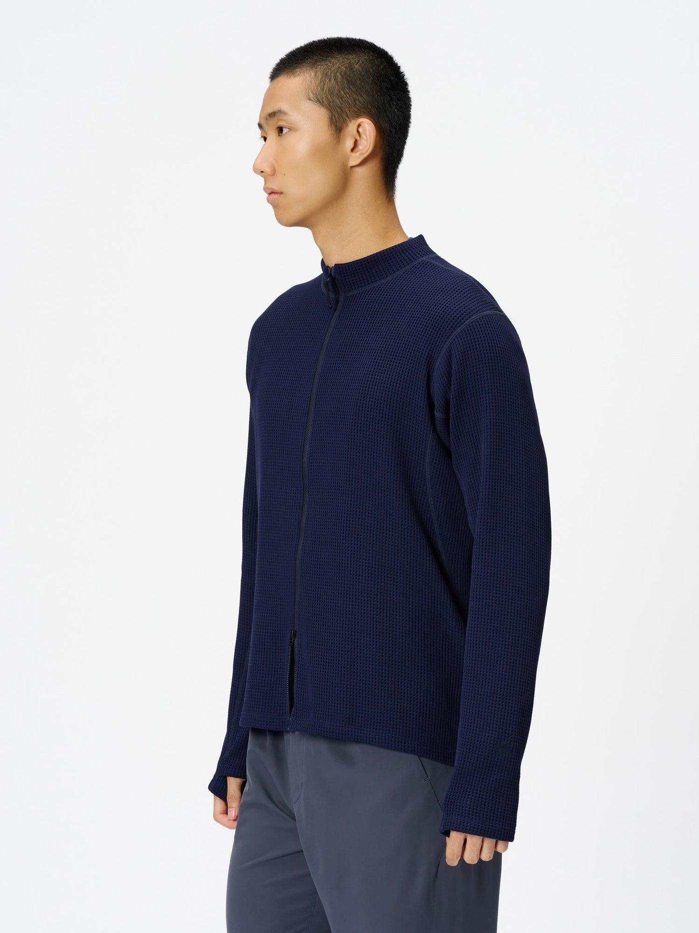 Model: Height 183cm / 6'0" | Wearing: DEEP COBALT / 3