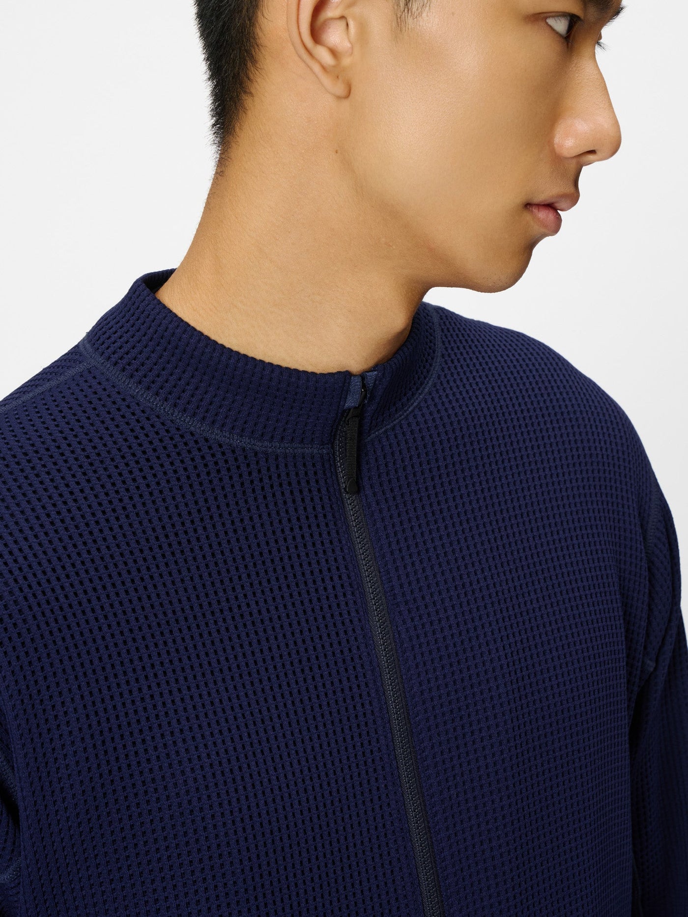 Model: Height 183cm / 6'0" | Wearing: DEEP COBALT / 3