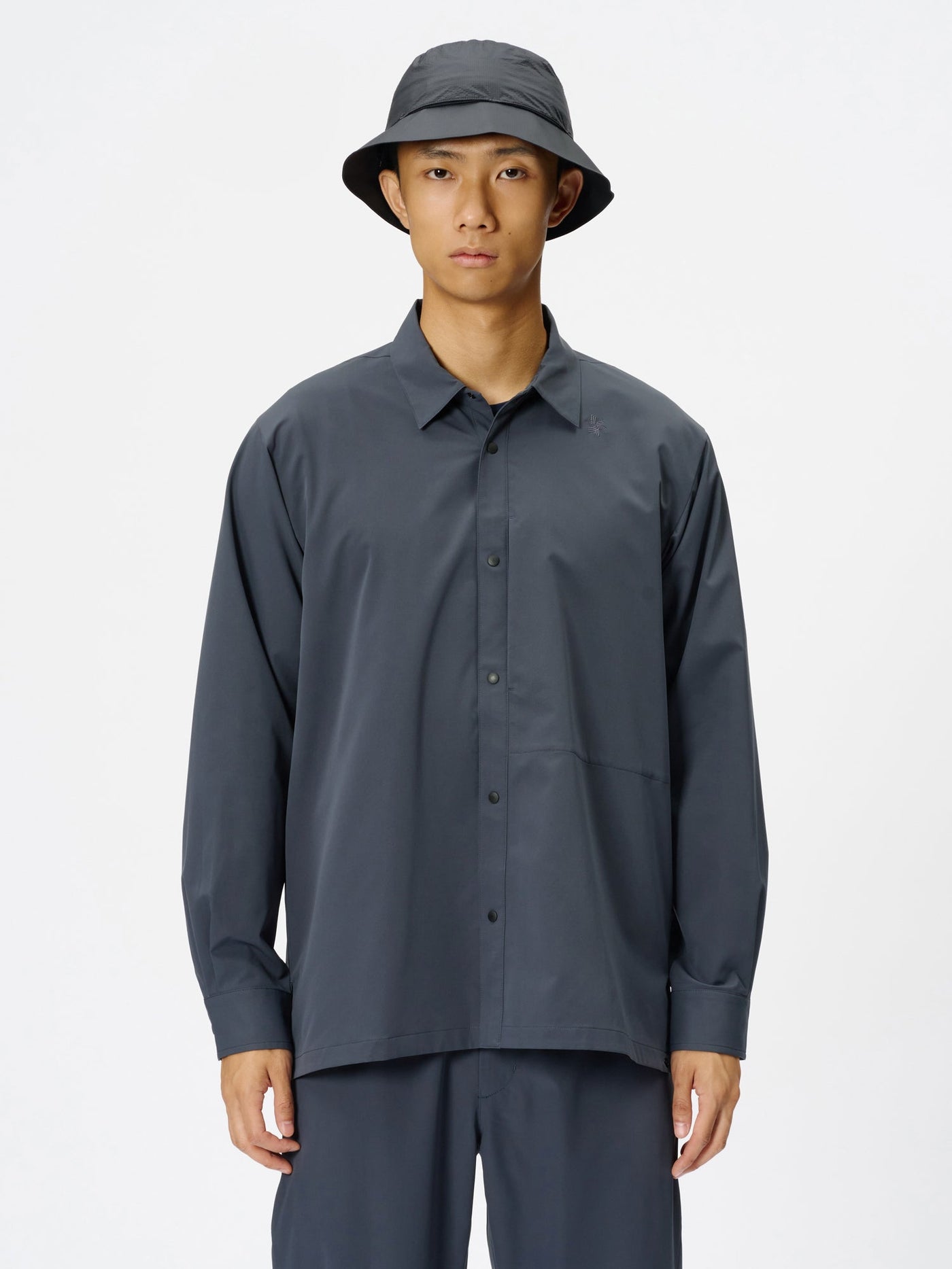 Model: Height 183cm / 6'0" | Wearing: WOLF GRAY / 3