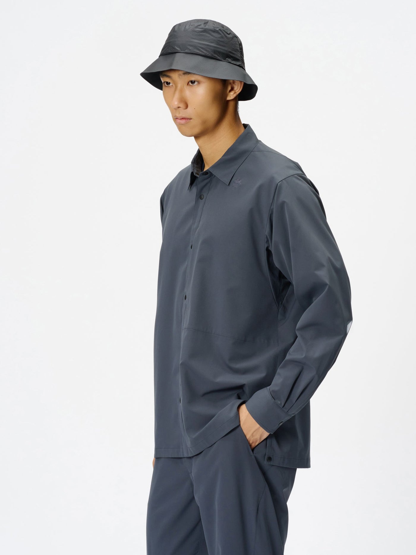 Model: Height 183cm / 6'0" | Wearing: WOLF GRAY / 3