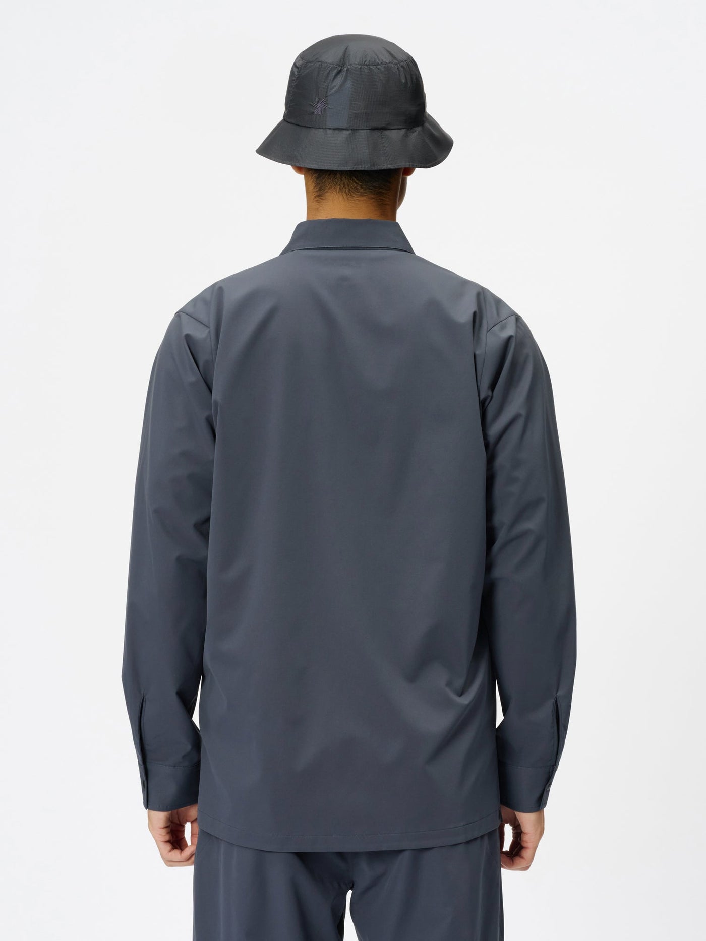 Model: Height 183cm / 6'0" | Wearing: WOLF GRAY / 3
