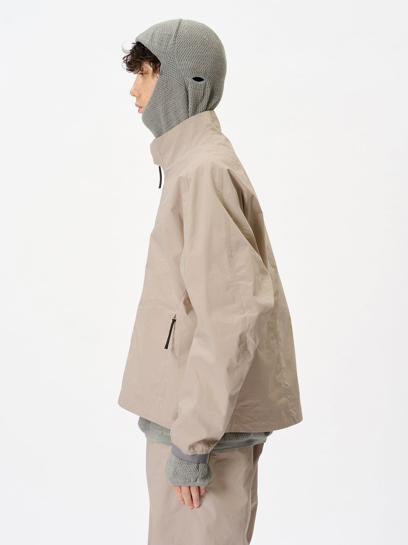 Model: Height 183cm / 6'0" | Wearing: GRAYISH BEIGE / 4