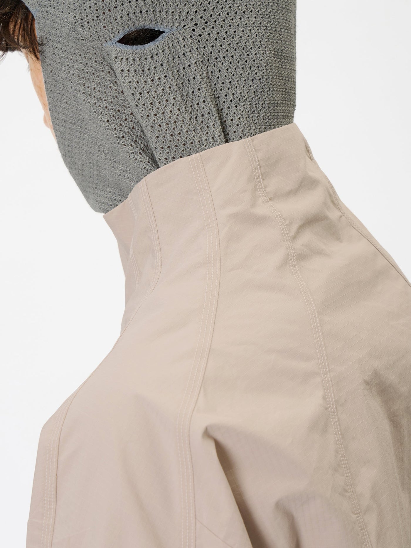 Model: Height 183cm / 6'0" | Wearing: GRAYISH BEIGE / 4