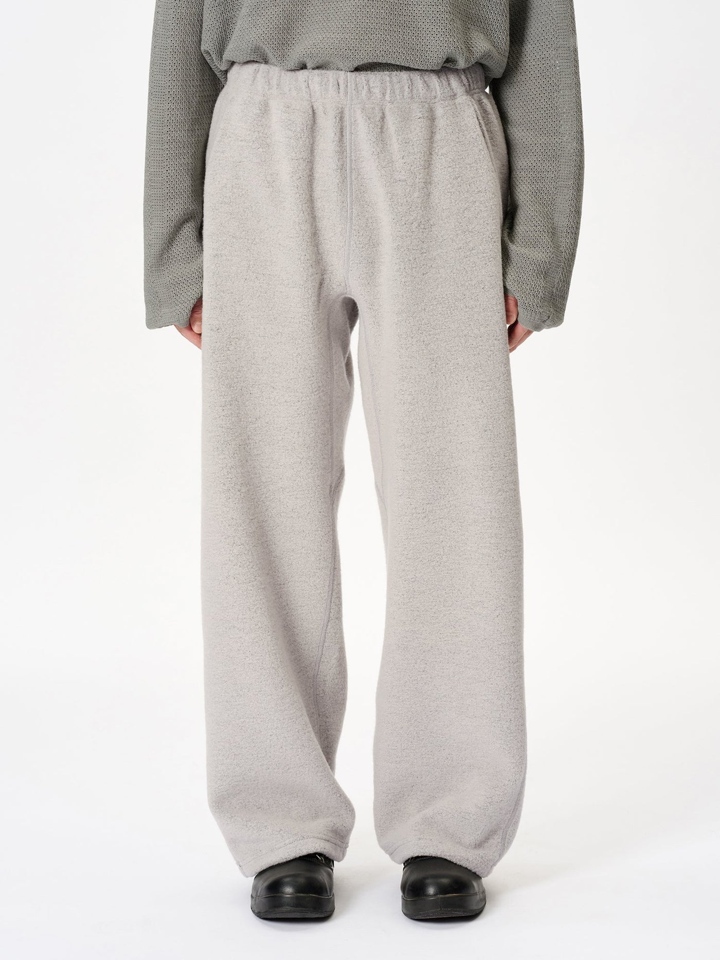 Model: Height 183cm / 6'0" | Wearing: ASH GRAY / 4
