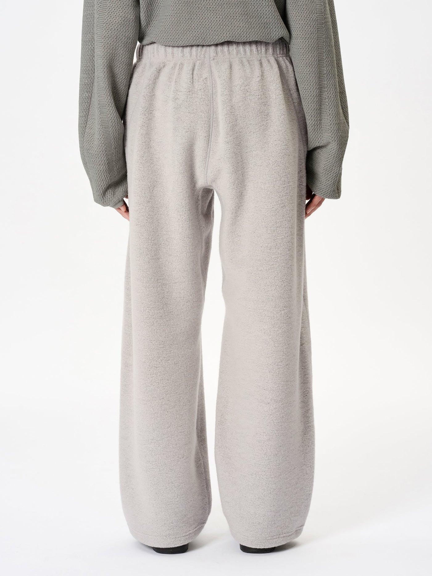 Model: Height 183cm / 6'0" | Wearing: ASH GRAY / 4