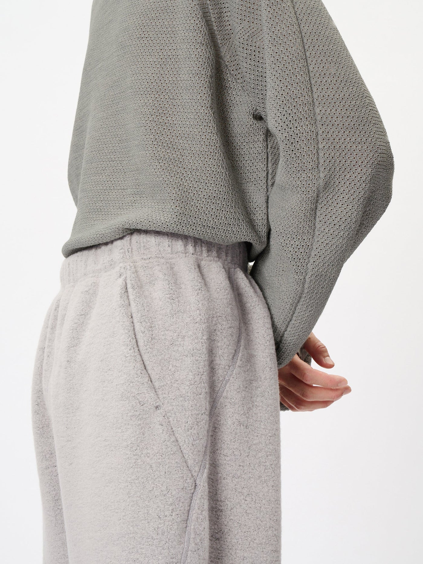 Model: Height 183cm / 6'0" | Wearing: ASH GRAY / 4