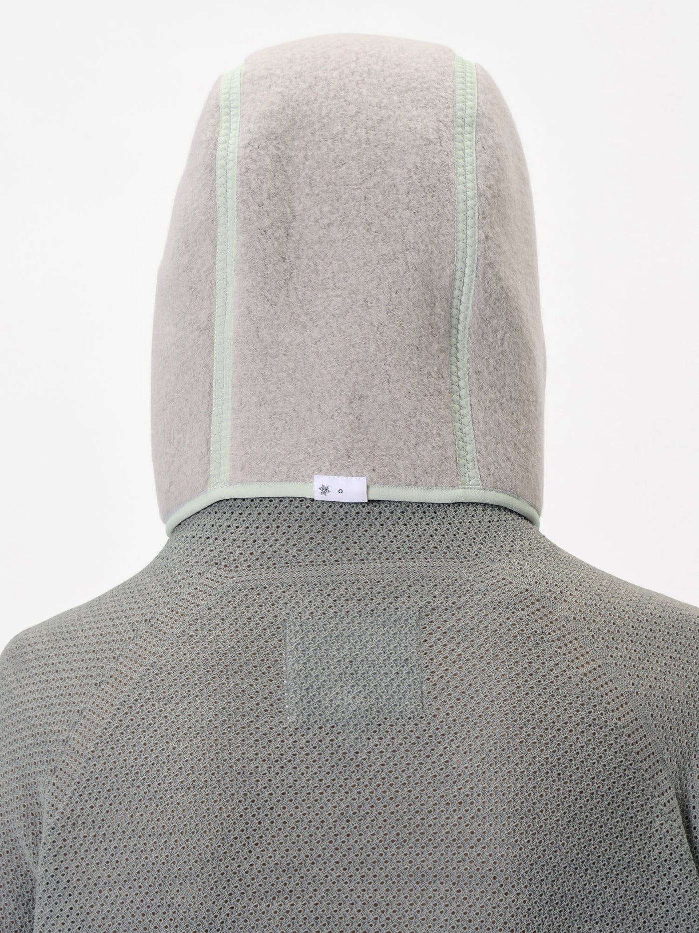 Model: Height 183cm / 6'0" | Wearing:ASH GRAY / F