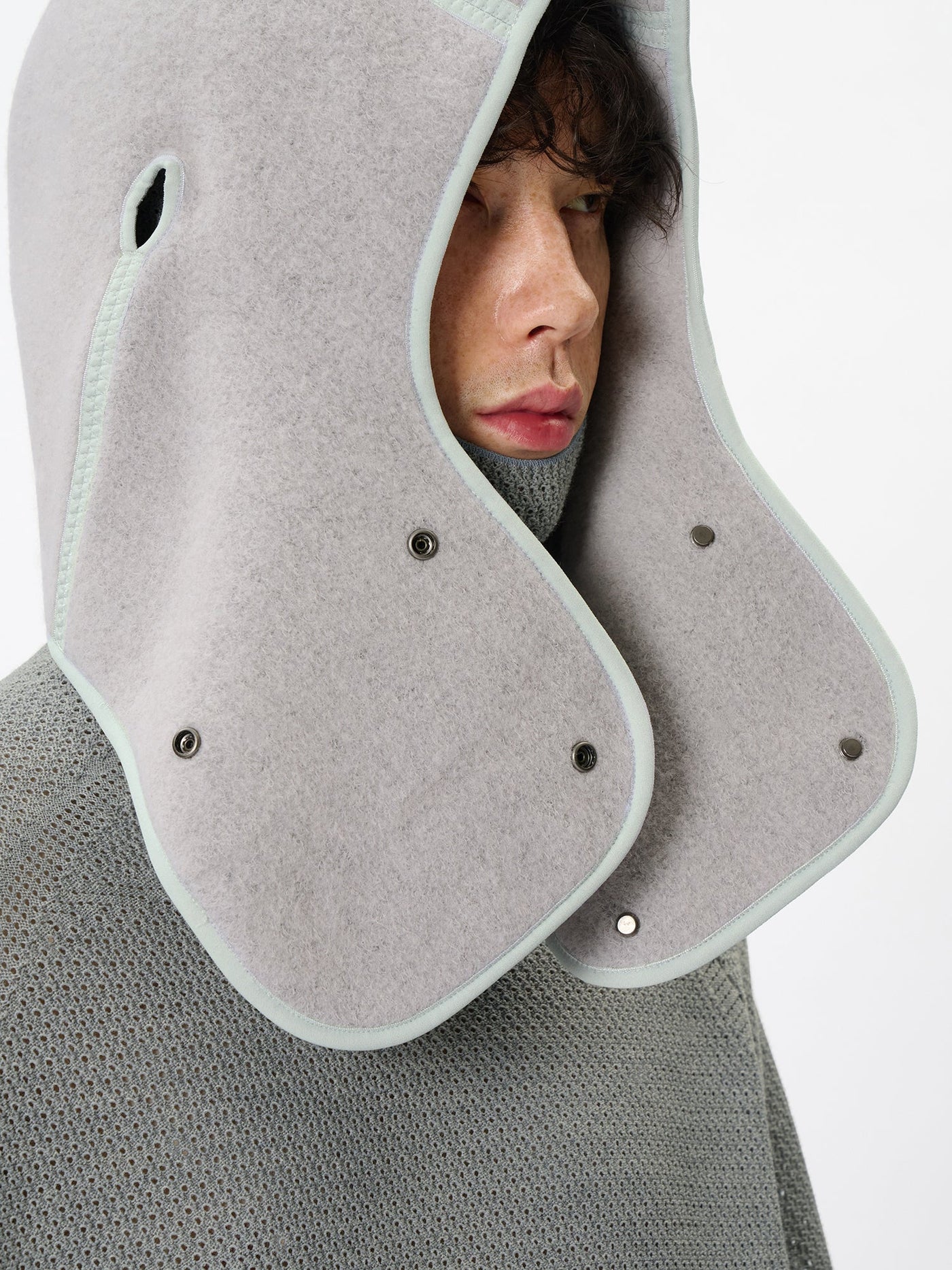 Model: Height 183cm / 6'0" | Wearing:ASH GRAY / F